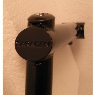 Saracen CrMo Vorbau, mit Logo, integrierte Kabelführung, 1 1/8 STD; 160mm, ca. 10°, schwarz, NEU mit Lagerspuren