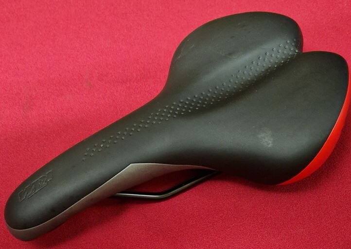 KTM Sattel, schwarz/rot, aus Neurad