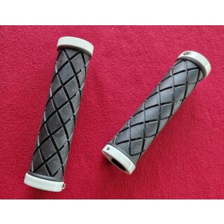 Lenkergriffe, MTB Griffe, geschraubt, schwarz/weiß, NEU