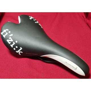 Fizik Aliante Sattel, handmade in Italy, schwarz/weiss, NEU