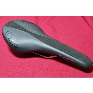 Fizik Tundra K:ium Sattel, handmade in Italy, schwarz, NEU