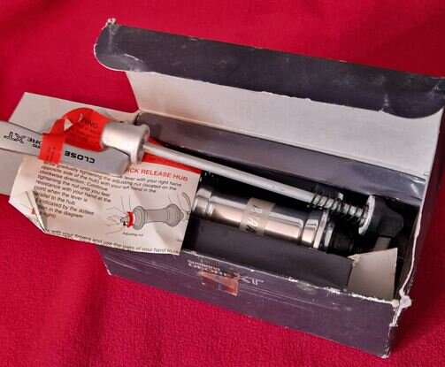 Shimano Deore XT HB-M737 Parallax Vorderrad-Nabe, 36 Loch, silber, inkl. Schnellspanner, NEU
