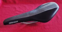 Bulls Sattel, schwarz/silber, aus Neurad